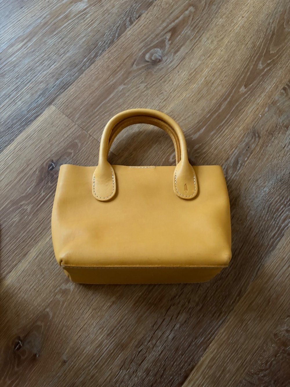 Portland Leather Raindrop Crossbody bag in Sunshine - Picture 3 of 4